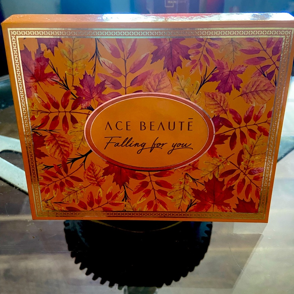 Ace Beautē Eyeshadow Palette